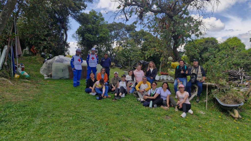 Funcionarios de la Casa de Justicia participaron de una caminata ecológica