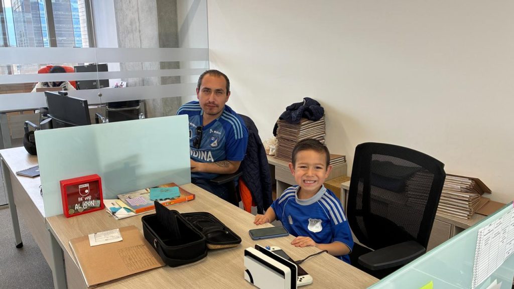 Funcionarios disfrutan de un “Día laboral en familia” en el CAM